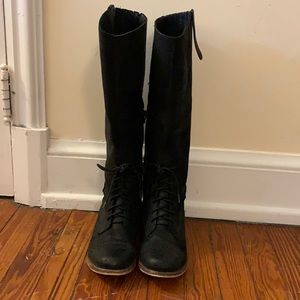 Knew high black boots